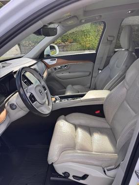 White 2019 Volvo XC90 Hybrid T8 Inscription