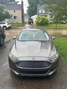 Gray 2013 Ford Fusion SE