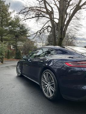2018 Porsche Panamera Panamera 4