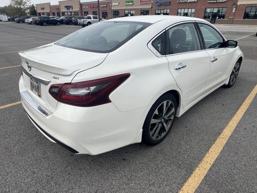 White 2017 Nissan Altima 2.5 SR
