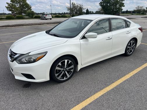 White 2017 Nissan Altima 2.5 SR