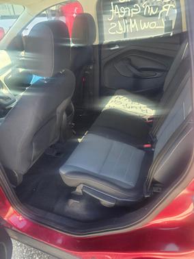 Red 2014 Ford Escape SE