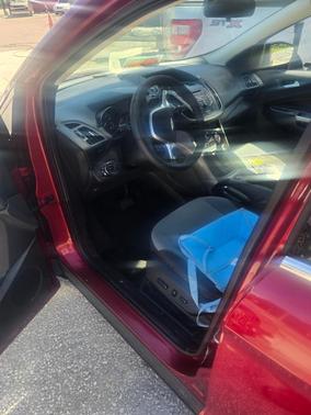 Red 2014 Ford Escape SE
