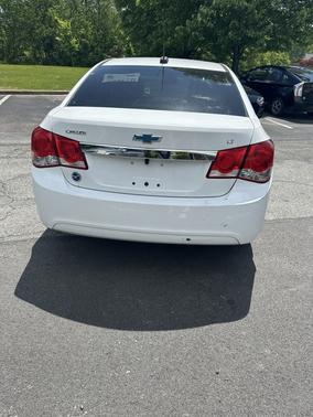 White 2015 Chevrolet Cruze 2LT