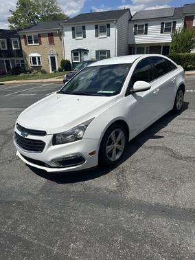 White 2015 Chevrolet Cruze 2LT