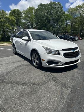 White 2015 Chevrolet Cruze 2LT