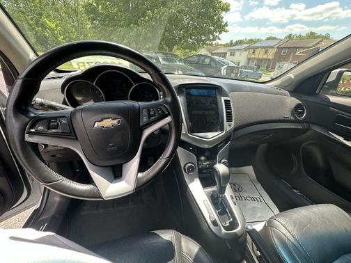 White 2015 Chevrolet Cruze 2LT