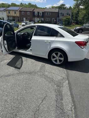 White 2015 Chevrolet Cruze 2LT