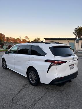 2021 Toyota Sienna LE 8 Passenger