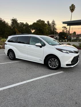 2021 Toyota Sienna LE 8 Passenger