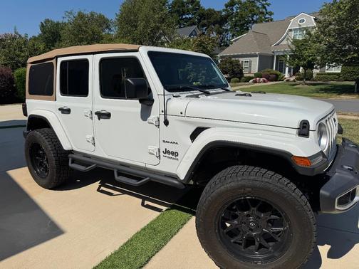 White 2022 Jeep Wrangler Unlimited Sahara