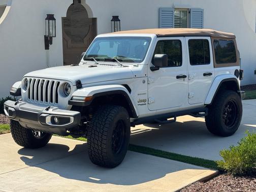 White 2022 Jeep Wrangler Unlimited Sahara
