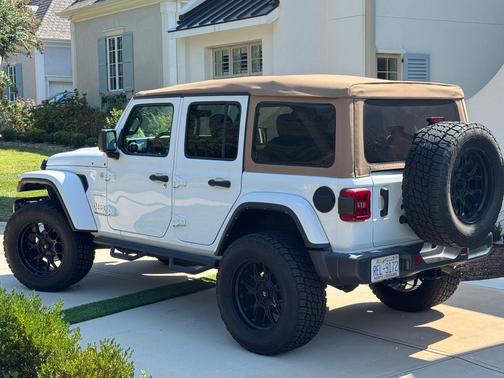 White 2022 Jeep Wrangler Unlimited Sahara