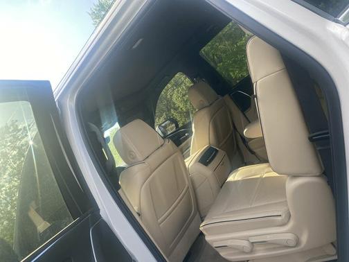 Photo 4 of 7 of 2021 Cadillac Escalade Premium Luxury