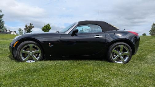 Black 2007 Pontiac Solstice GXP