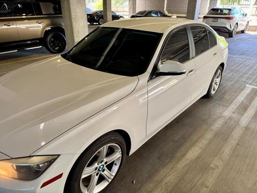 White 2014 BMW 320 i