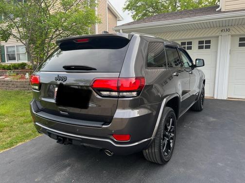 Gray 2017 Jeep Grand Cherokee Altitude