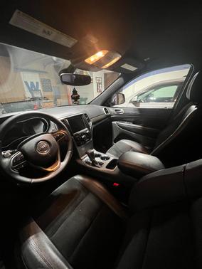 Gray 2017 Jeep Grand Cherokee Altitude