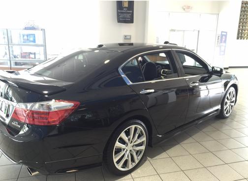 Photo 2 of 2 of 2015 Honda Accord Touring