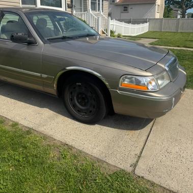 Beige 2005 Mercury Grand Marquis GS