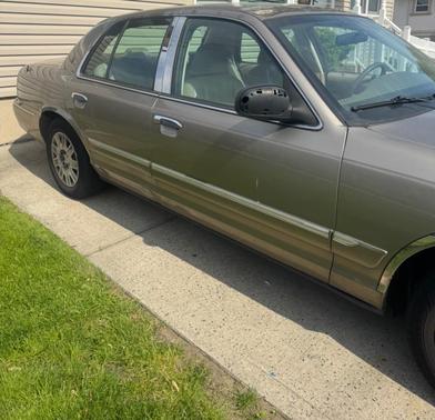 Beige 2005 Mercury Grand Marquis GS