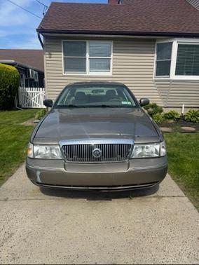 Beige 2005 Mercury Grand Marquis GS