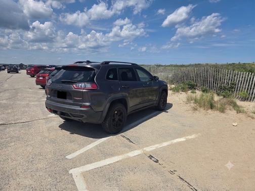Gray 2019 Jeep Cherokee Trailhawk