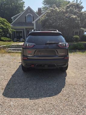 Gray 2019 Jeep Cherokee Trailhawk
