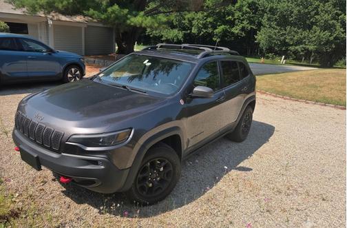 Gray 2019 Jeep Cherokee Trailhawk