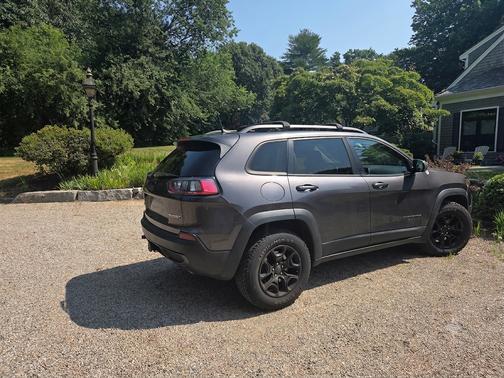 Gray 2019 Jeep Cherokee Trailhawk