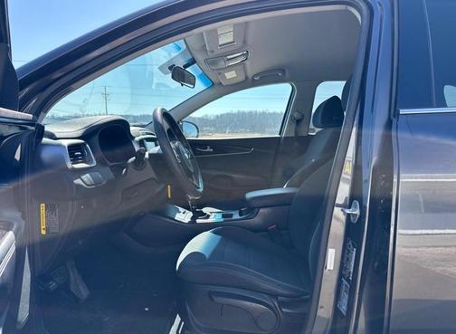 Black 2018 Kia Sorento LX