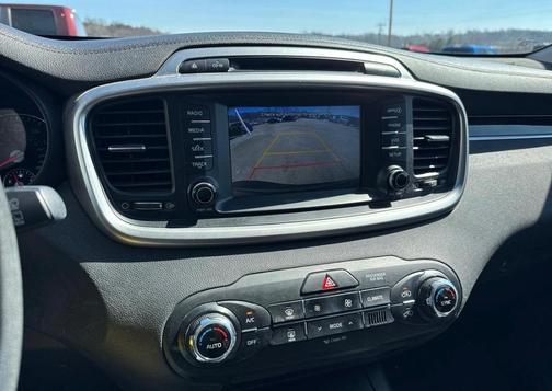 Black 2018 Kia Sorento LX