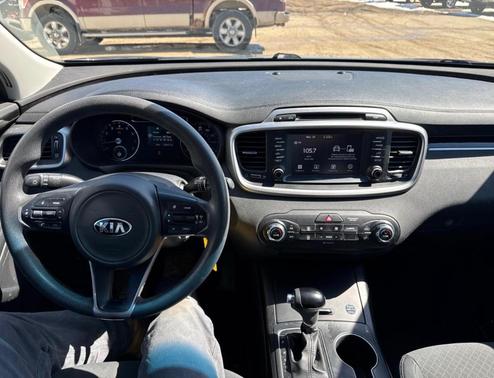 Black 2018 Kia Sorento LX