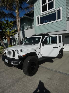 2023 Jeep Gladiator Sport S 