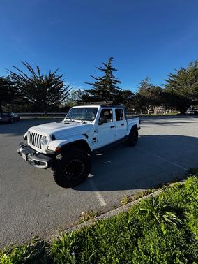2023 Jeep Gladiator Sport S 