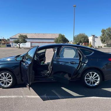 Black 2020 Ford Fusion Hybrid SE
