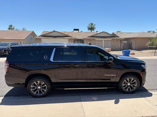 Black 2023 Chevrolet Suburban LT