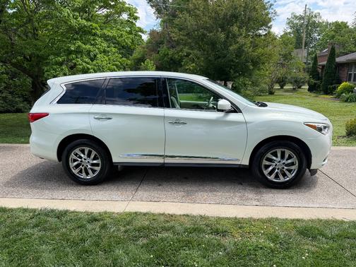 White 2013 INFINITI JX35 Base