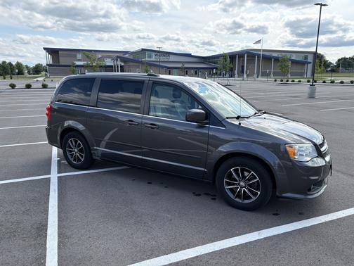 Gray 2017 Dodge Grand Caravan SXT