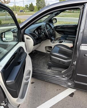 Gray 2017 Dodge Grand Caravan SXT