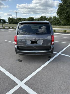 Gray 2017 Dodge Grand Caravan SXT