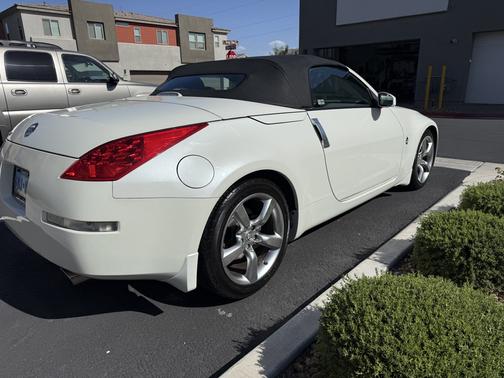 White 2006 Nissan 350Z Touring