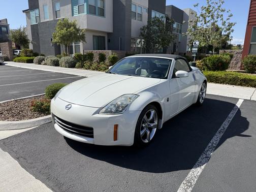 White 2006 Nissan 350Z Touring