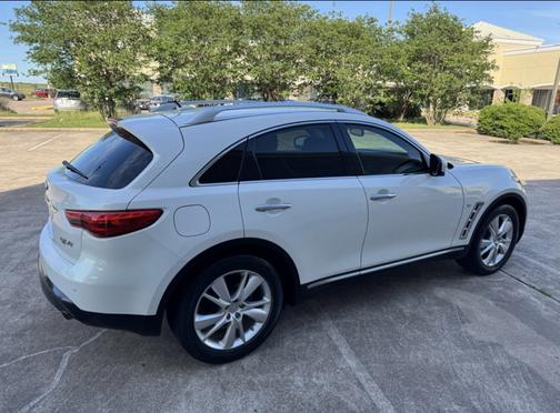 White 2014 INFINITI QX70 Base