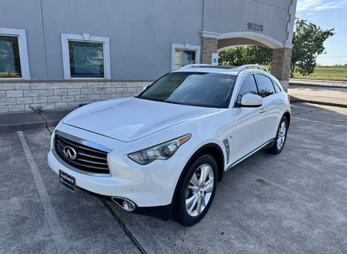 White 2014 INFINITI QX70 Base