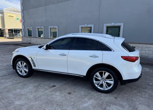 White 2014 INFINITI QX70 Base