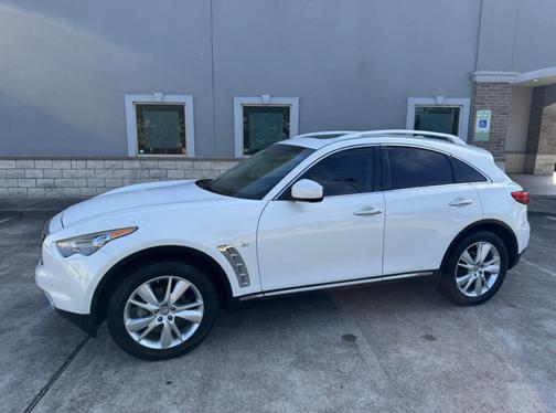 White 2014 INFINITI QX70 Base