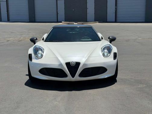 White 2018 Alfa Romeo 4C Base