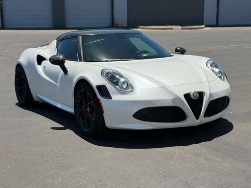 White 2018 Alfa Romeo 4C Base
