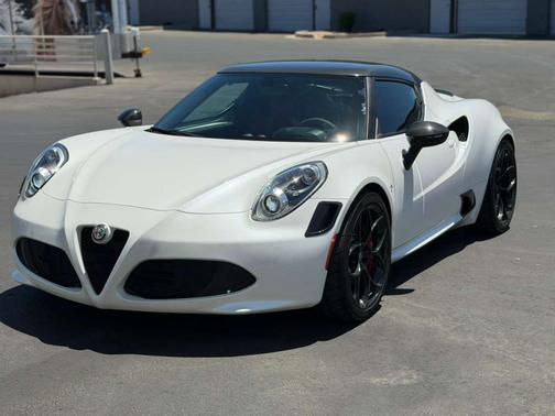 White 2018 Alfa Romeo 4C Base